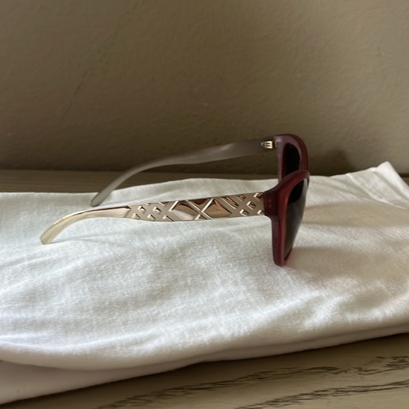 Beautiful  BURBERRY sunglasses - Picture 2 of 4